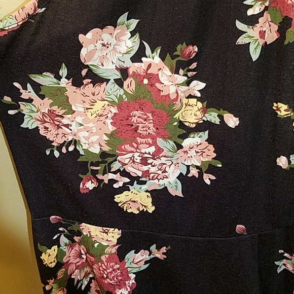 SUPER SOFT FLORAL DRESS - Picture 4 of 4